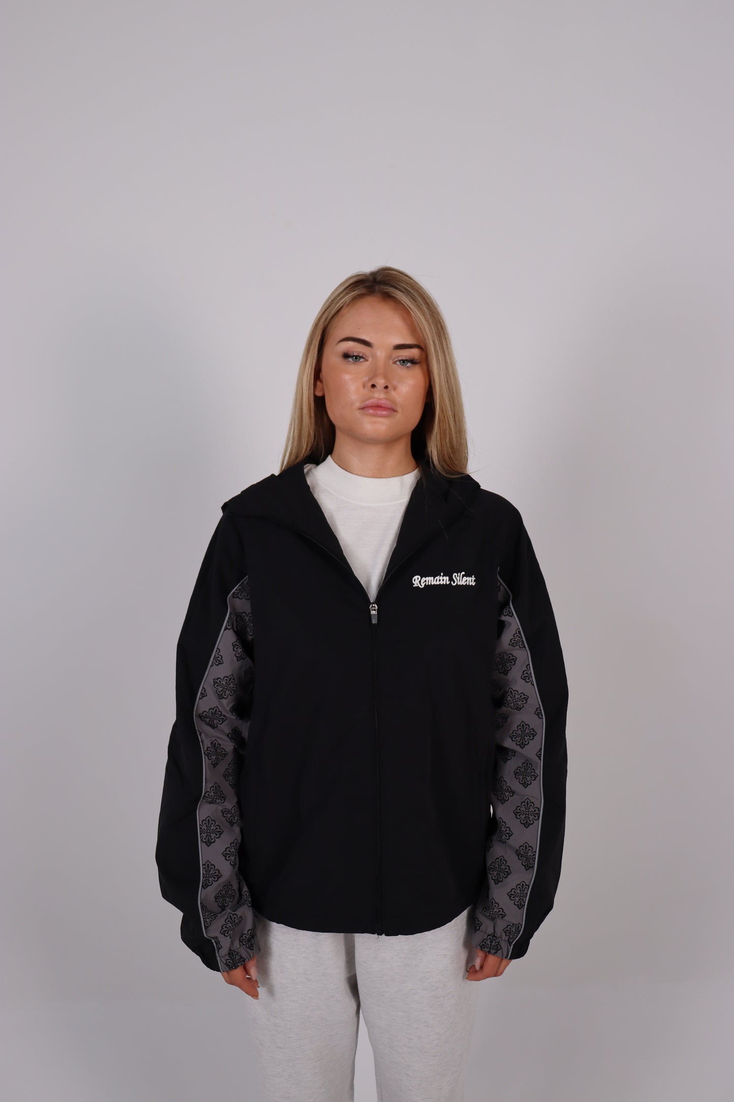 BLACK/GREY WINDBREAKER