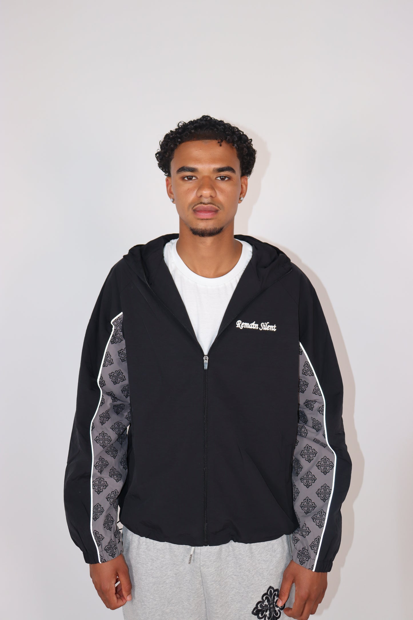 BLACK/GREY WINDBREAKER