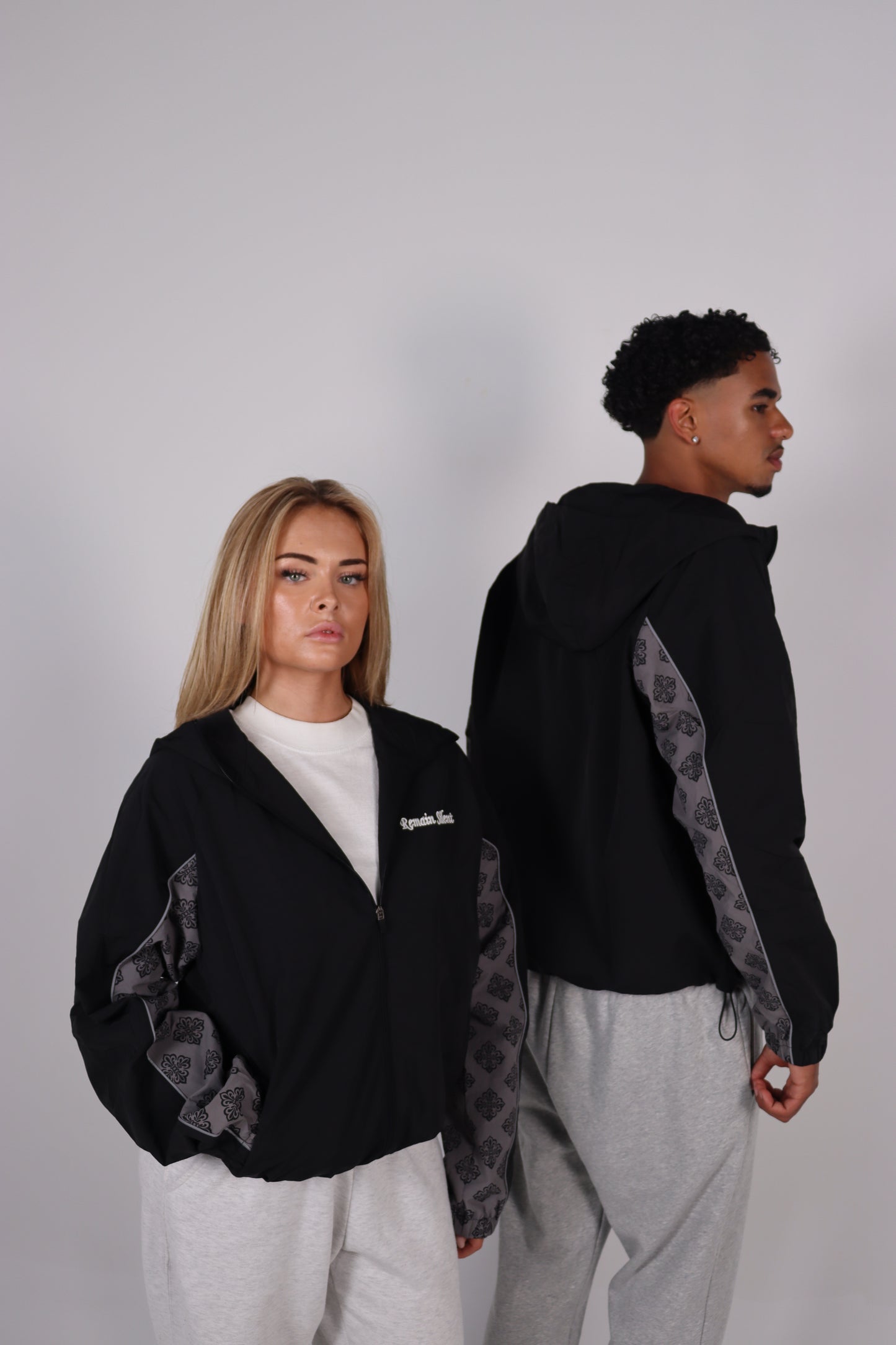 BLACK/GREY WINDBREAKER